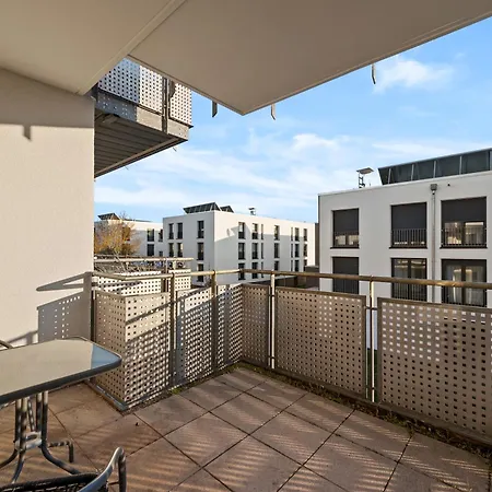 Range - 2 - Kueche - Wlan - Netflix - Balkon - 1-6 Personen דירה